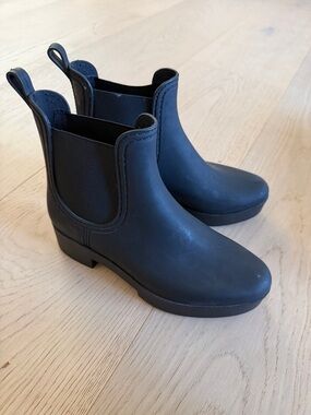 Black Chelsea Rain Ankle Boots